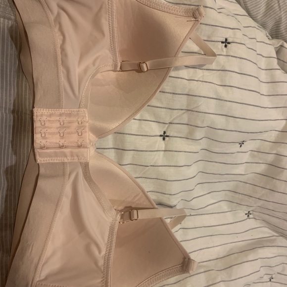 Vince Camuto Wireless 36C bra - Picture 2 of 5